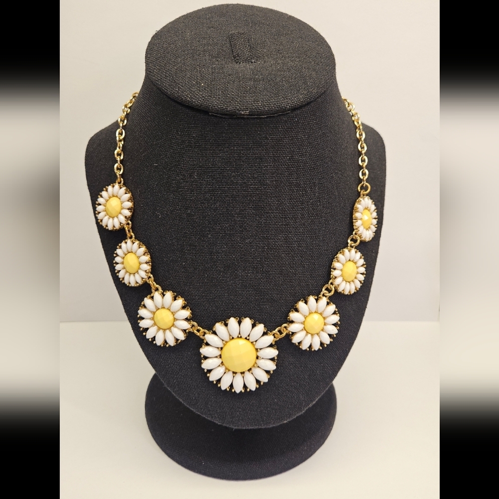 Charming Charlie Gold and Yellow Daisy Necklace